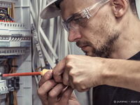 Elektroinstallation: (C) puhimec - stock.adobe.com